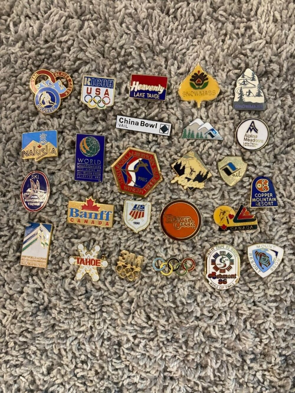 Vintage Enamel Ski Skiing Resort Travel Area Lapel Hat Pin Lot of 25 Tahoe
